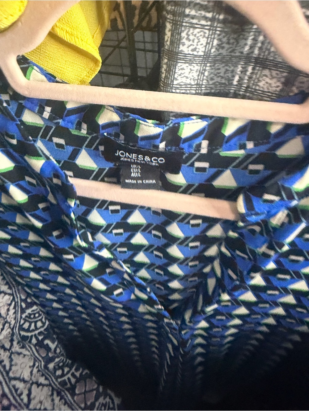 Bundle #12 - 8 Women's L - Pics included - Picture 7 of 8